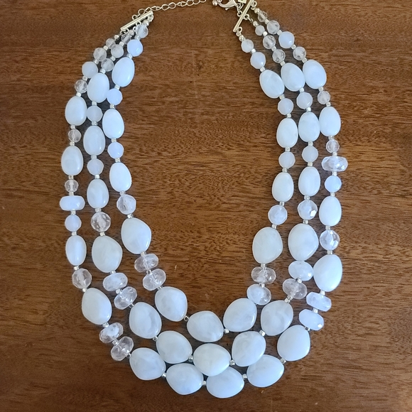 The Limited White Beaded Necklace - Picture 2 of 4